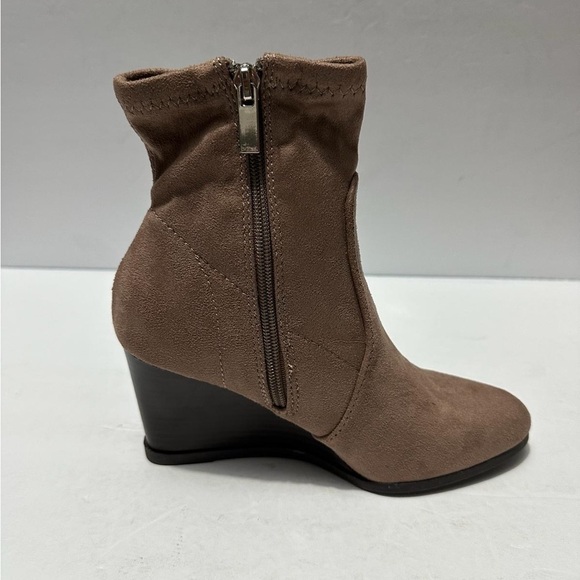 JOURNEE COLLECTION Womens Taupe Stretch Hepburn Round Toe Wedge Booties Sz 6 - Picture 3 of 7